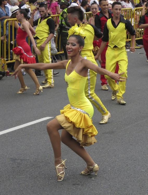 Dancers in 2015 Desfile de Silleteros