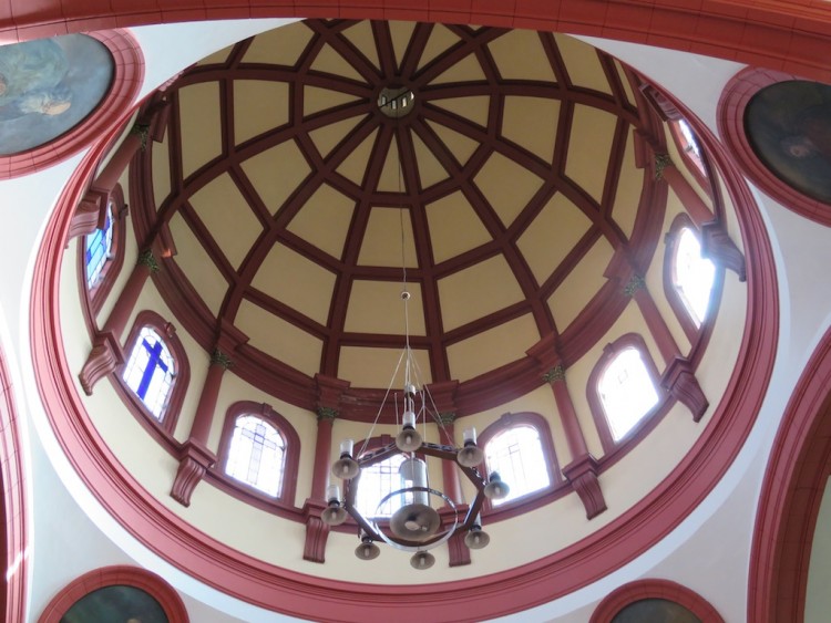 The large dome inside Iglesia San Antonio