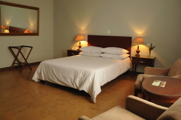 Standard double room in hotel (photo by Hotel Nutibara)