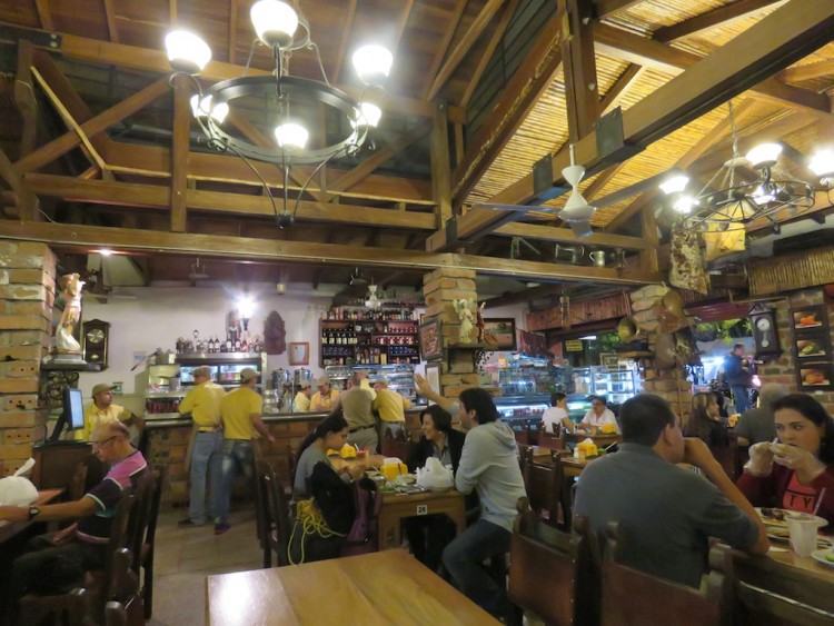 Inside Restaurante El Viejo John