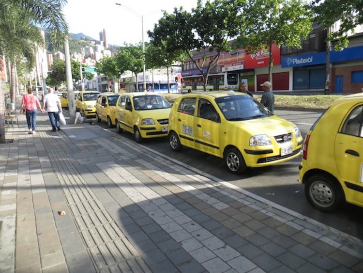 Taxis in front of Premium Plaza mall